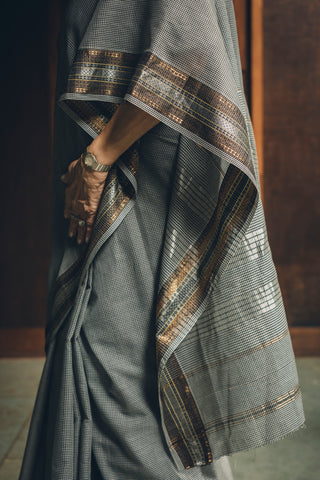 Usha Hansa - Black-White